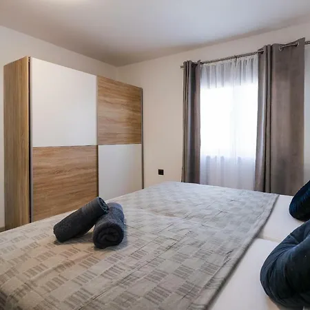 Lovric Apartamento Pula